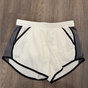 Women’s White Under Armour Athletic Shorts Size Small